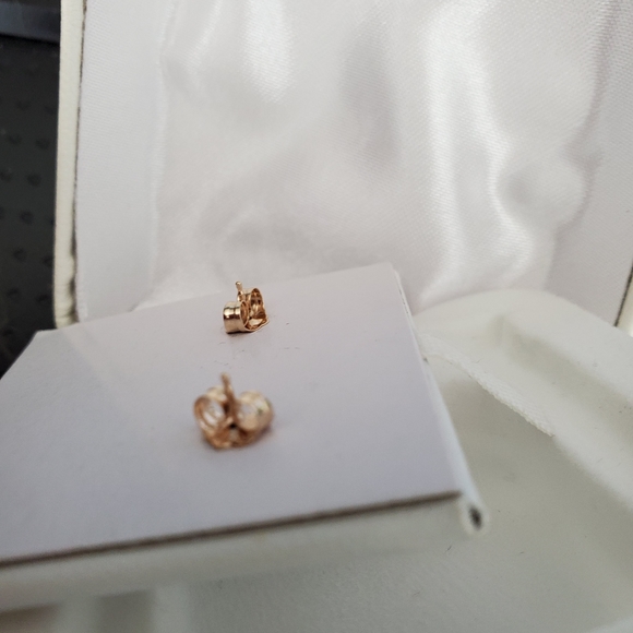 GORGEOUS Swiss Blue Topaz Facet Cut Ball Earrings - Picture 9 of 10